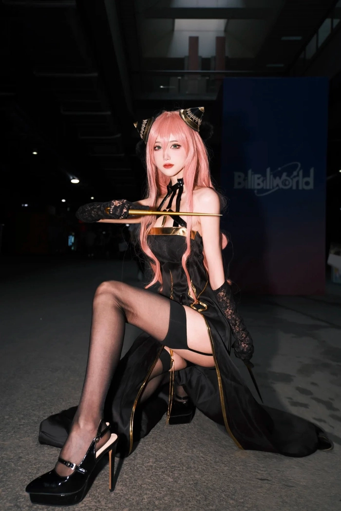 Ảnh cosplay gái Trung tạo dáng sexy