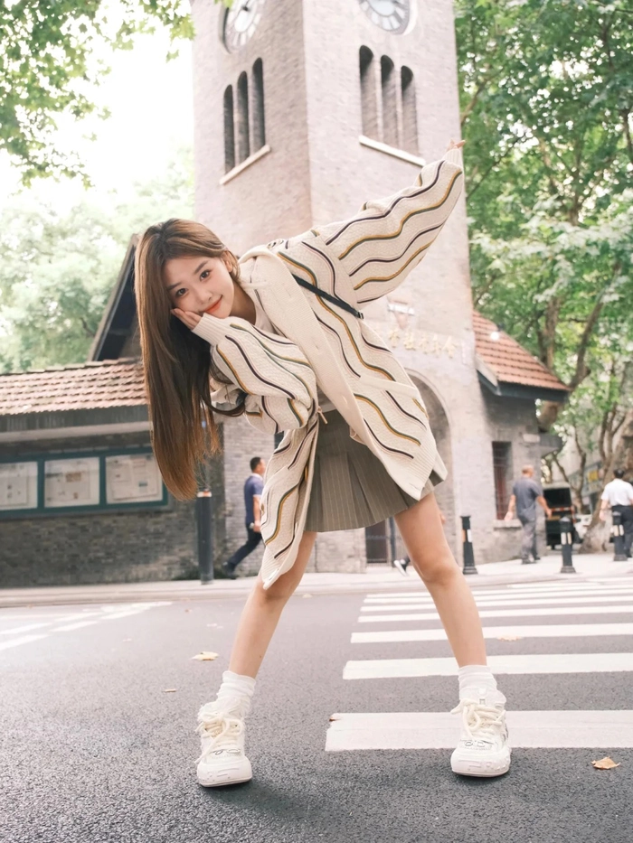Ảnh gái xinh che mặt cute đơn giản