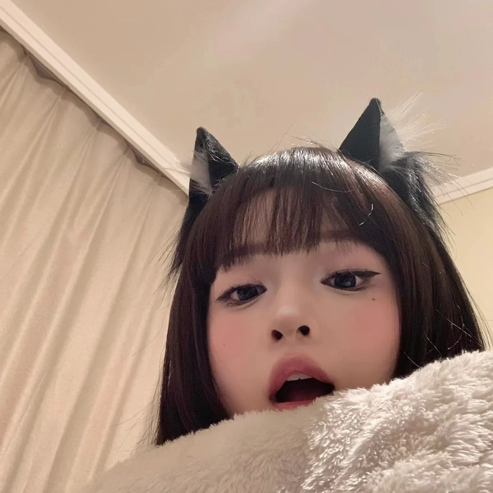 Ảnh gái xinh che mặt cute kèm filter