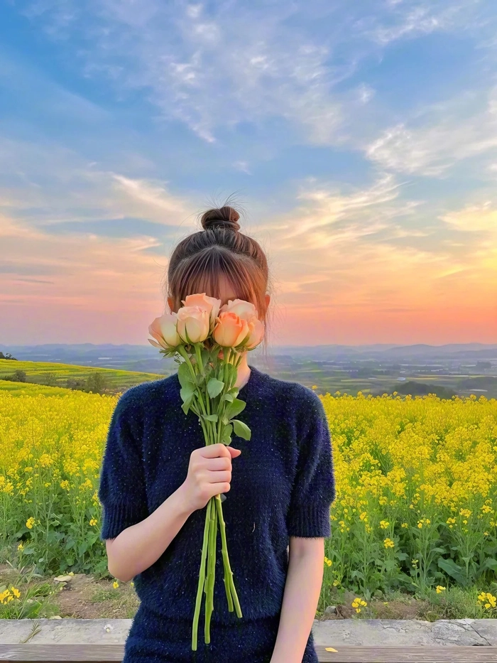 Ảnh gái xinh che mặt cute ngoài trời