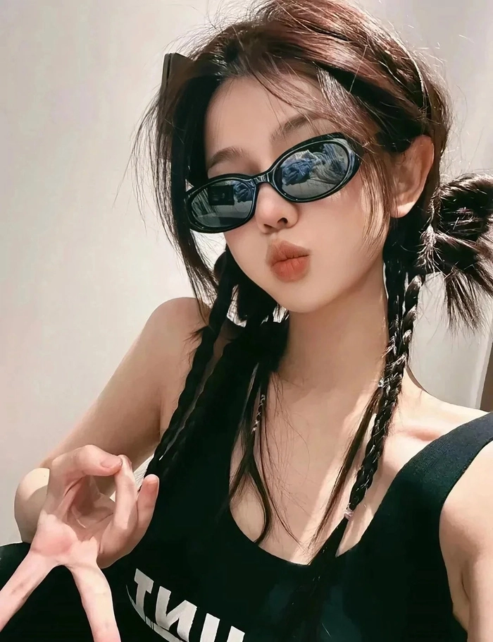 Ảnh gái xinh cực ngầu với kiểu tóc nổi bật
