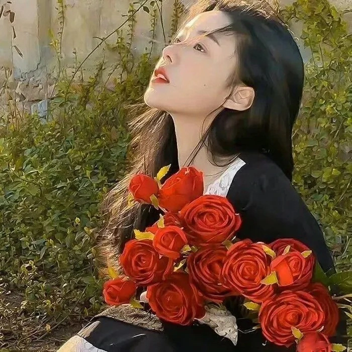 Ảnh gái xinh cute che mặt pose nghiêng