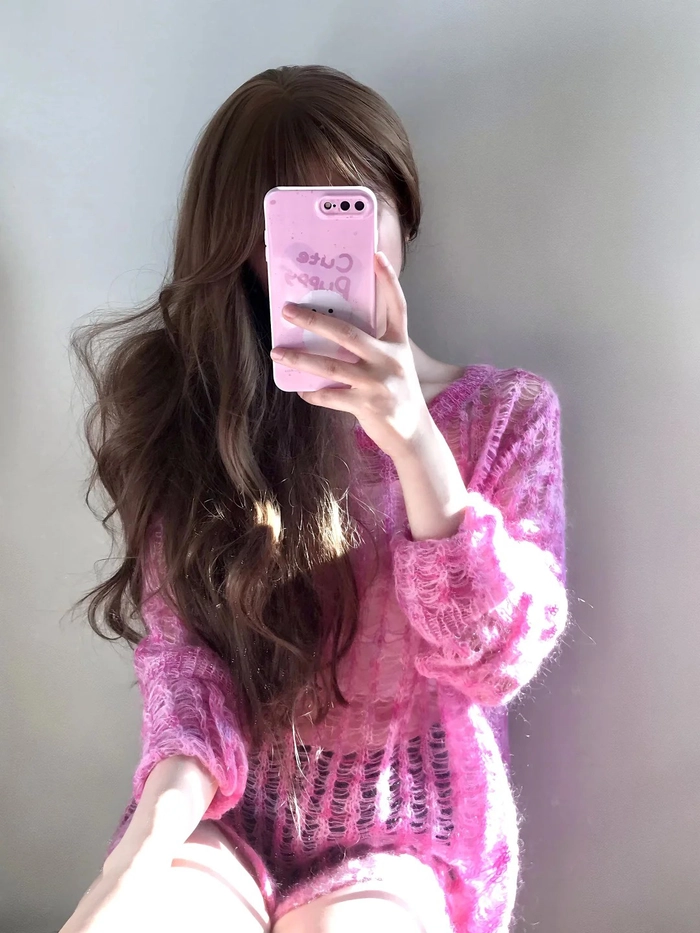 Ảnh gái xinh mặc pinky selfie