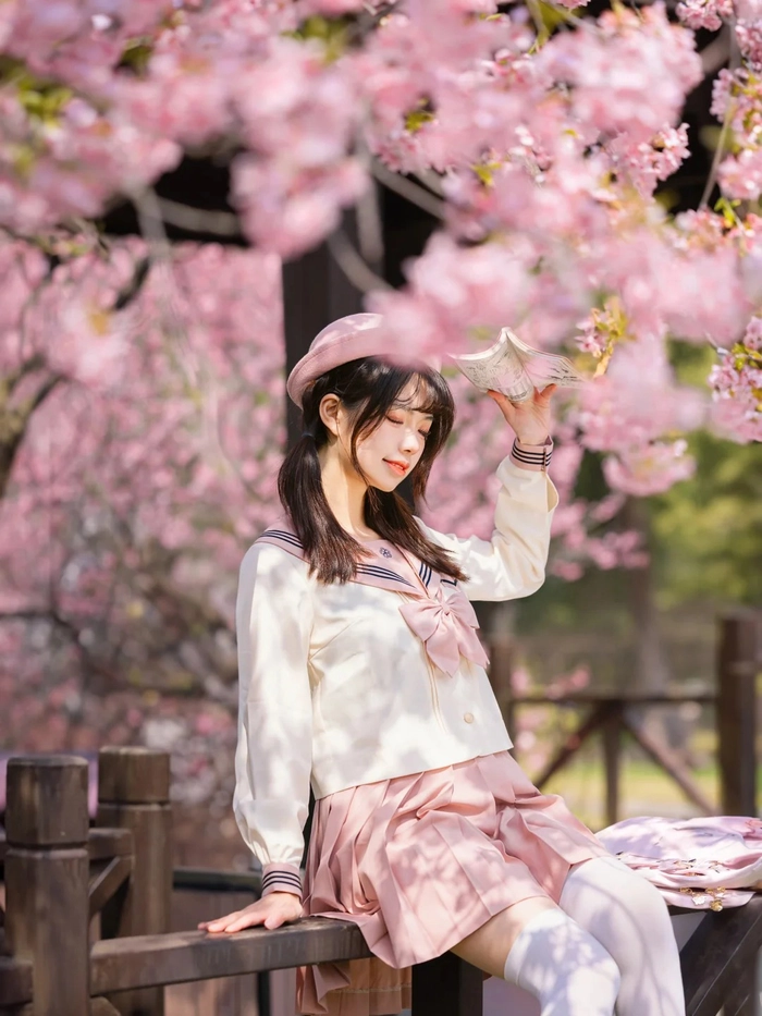 Ảnh gái xinh mặc pinky tạo dáng