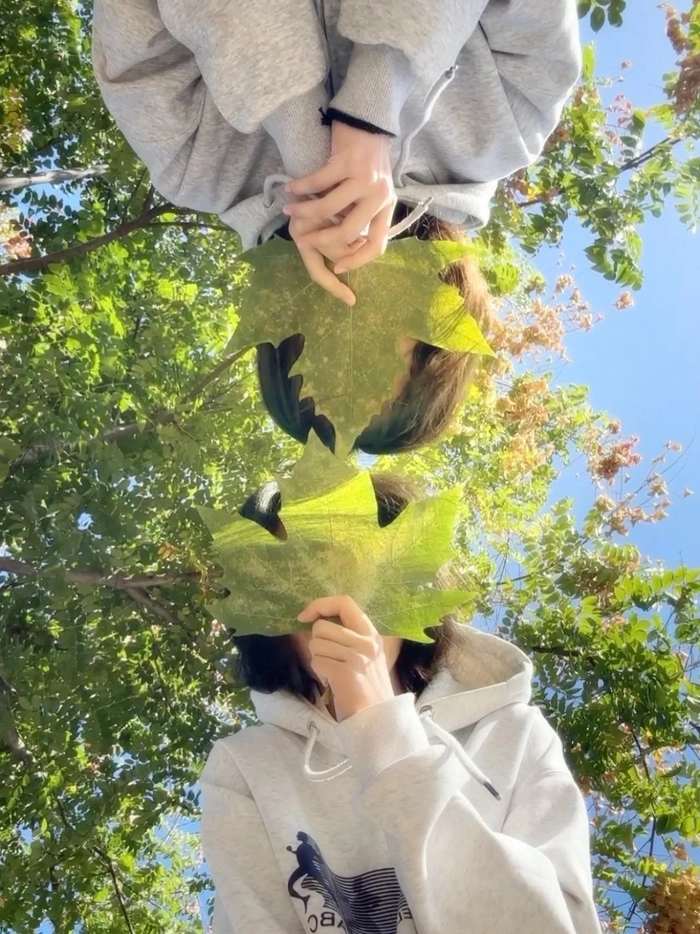 Avatar gái xinh cute che mặt