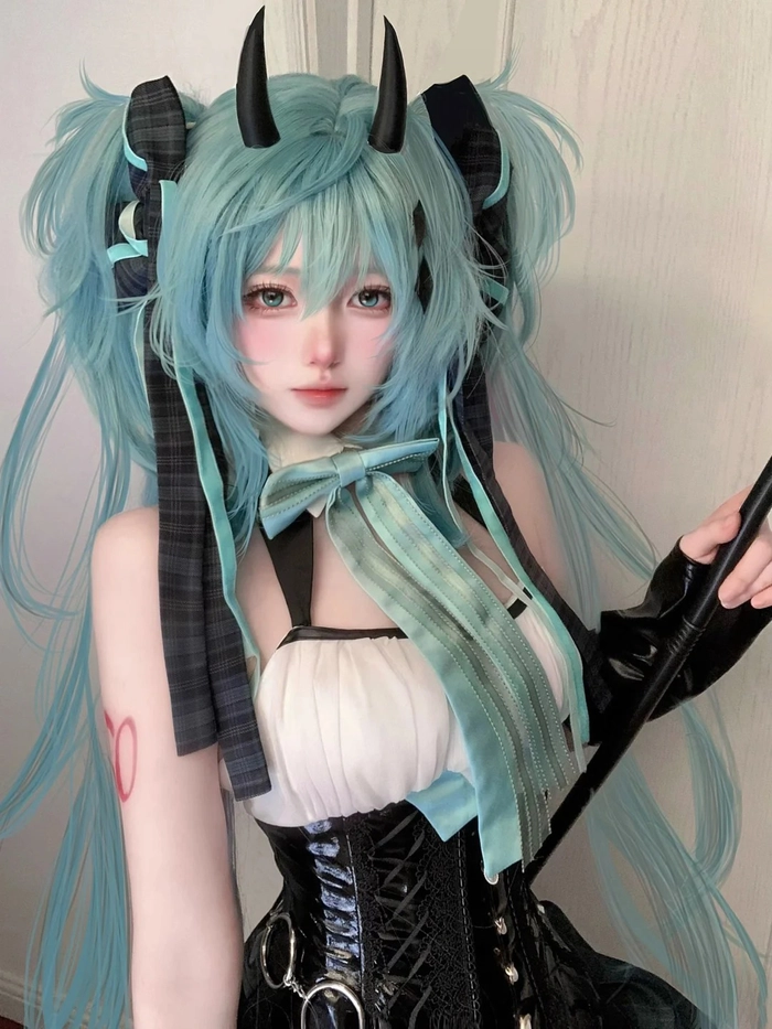 Gái cosplay Trung Quốc vai trần