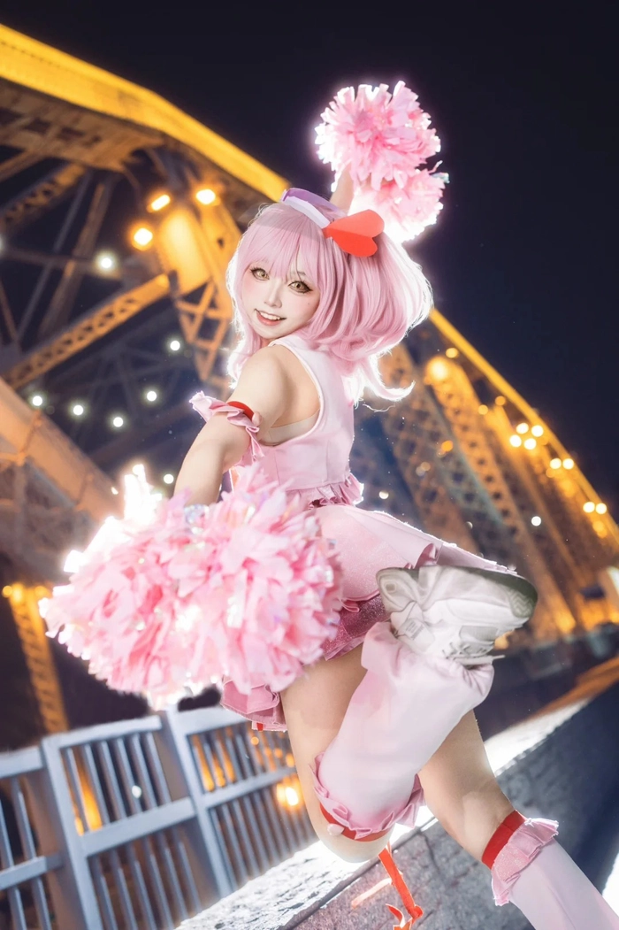 Gái cosplay Trung ảnh nền mờ ảo
