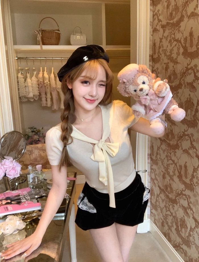 Gái xinh Tiktok váy ngắn đầy năng lượng