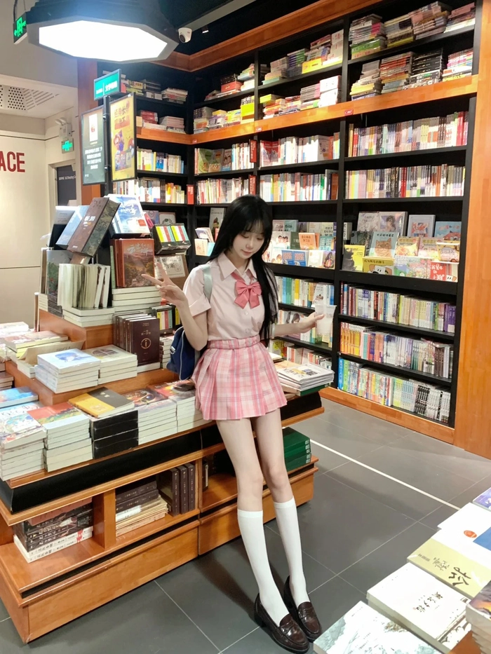 Gái xinh chân dài mặc váy ngắn cực phẩm