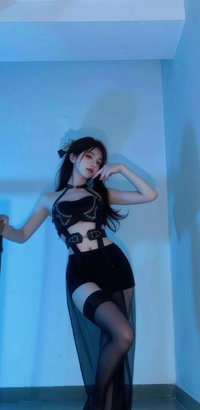 Gái xinh mặc đồ sexy khoe dáng nuột nà