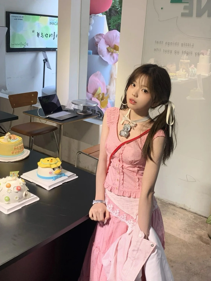 Gái xinh mặc pinky mỏng nhẹ nhàng