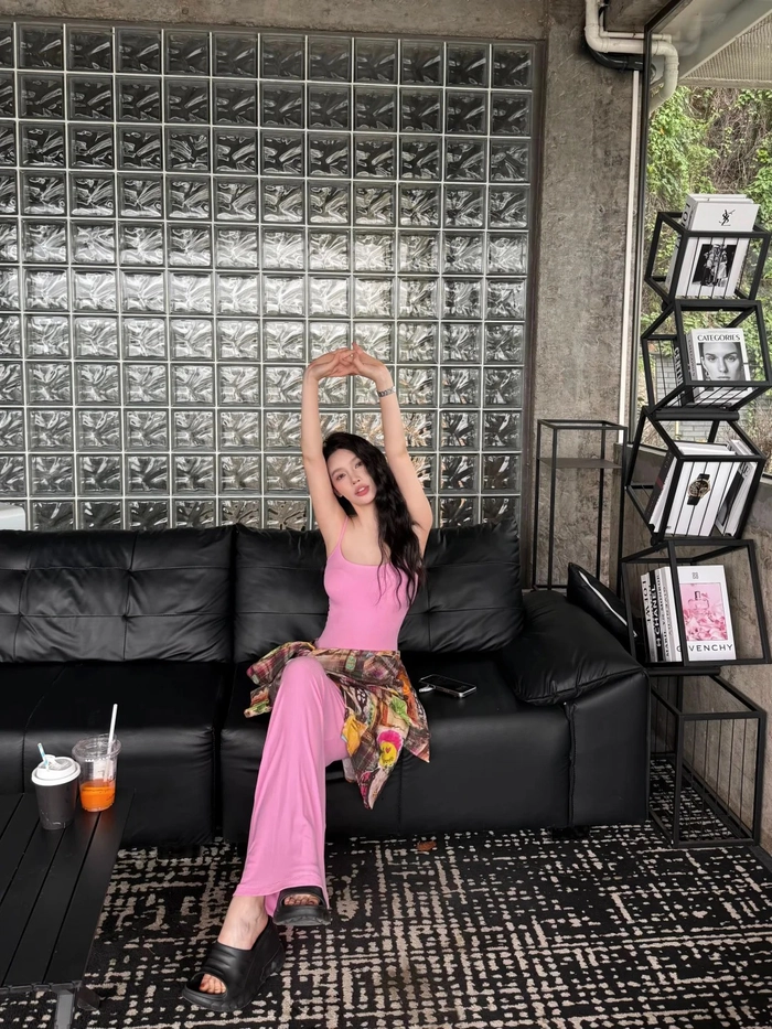 Gái xinh mặc pinky sexy cháy phố