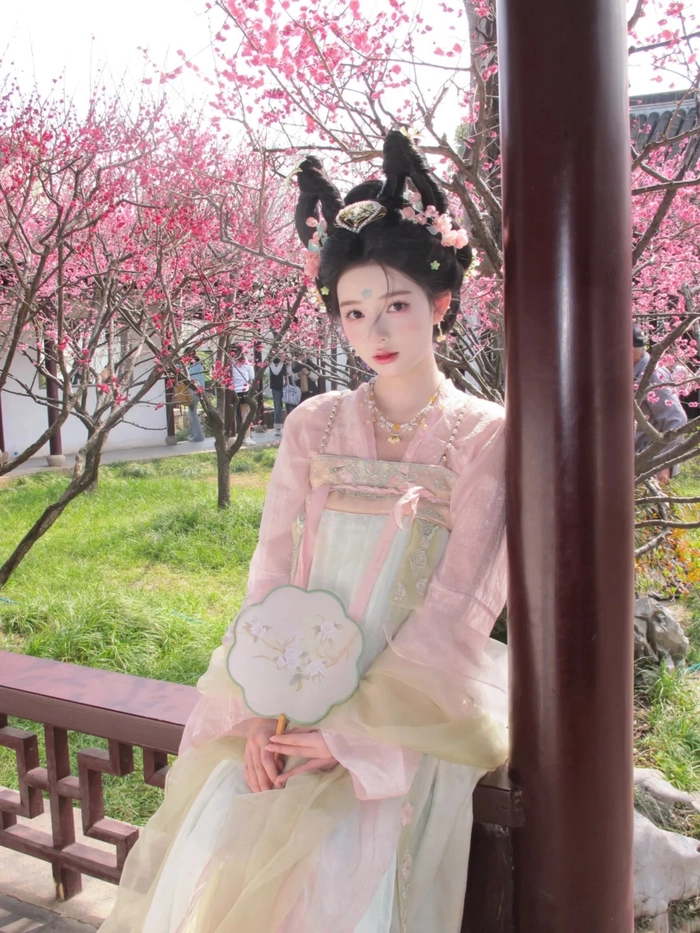 Hình gái xinh mặc pinky style cổ trang xịn sò