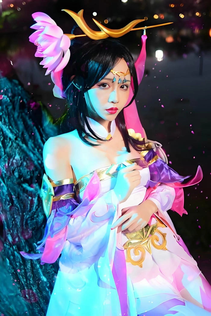 Gái xinh cosplay Violet Liên Quân