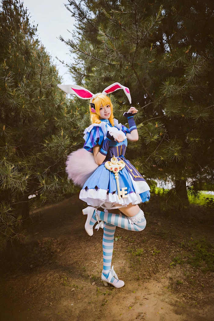 Gái xinh cosplay Liên Quân bá đạo