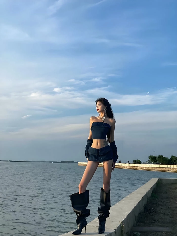 hình ảnh gái xinh chân dài khoe dáng