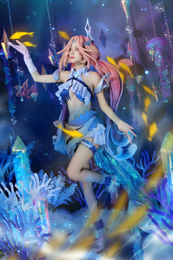 Gái xinh cosplay game Liên Quân