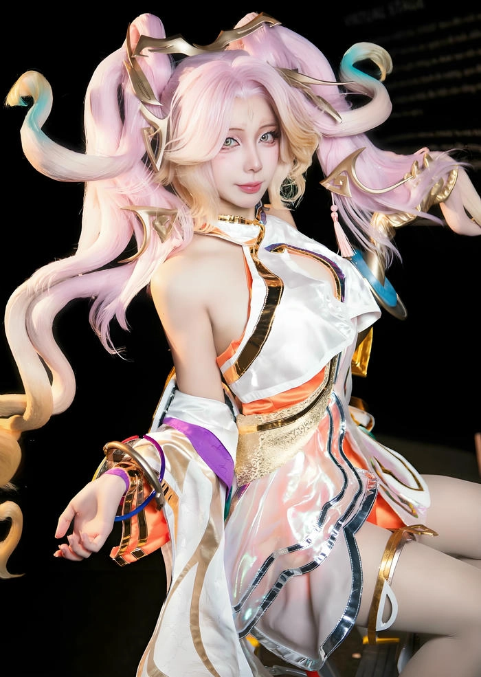 Gái đẹp cosplay tướng Liên Quân