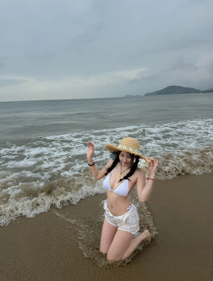 Ảnh bikini đi biển gái xinh Việt quyến rũ