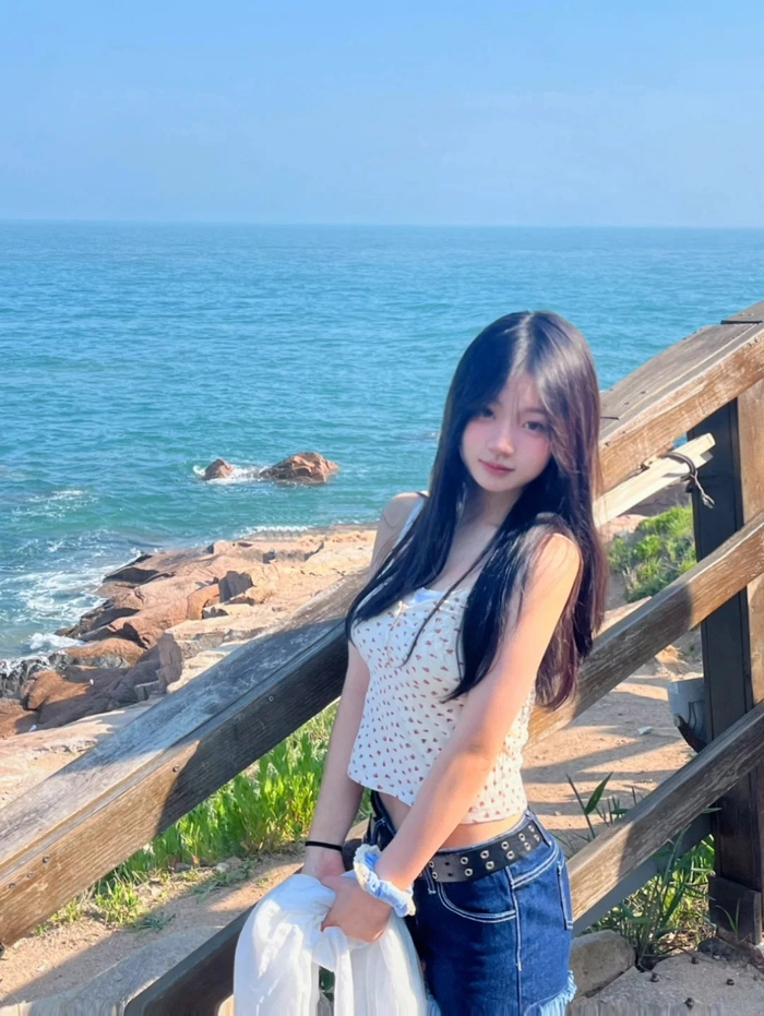 Ảnh gái học cấp 3 tóc thẳng