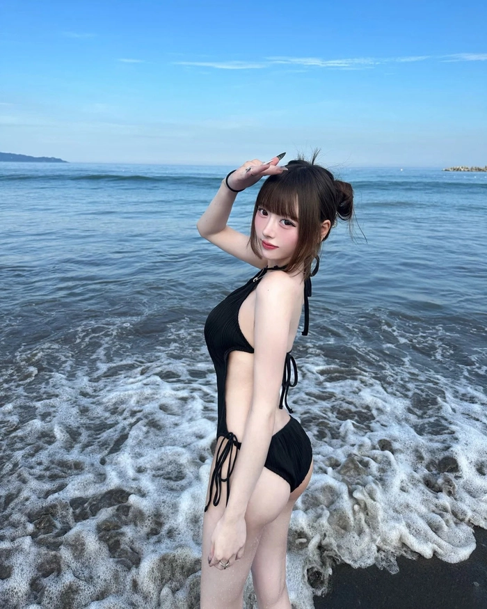 Ảnh gái mặc bikini đi biển nóng rực