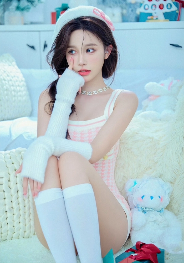 Ảnh gái mặc bodysuit
