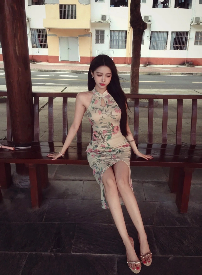 Ảnh gái mặc sườn xám gợi cảm
