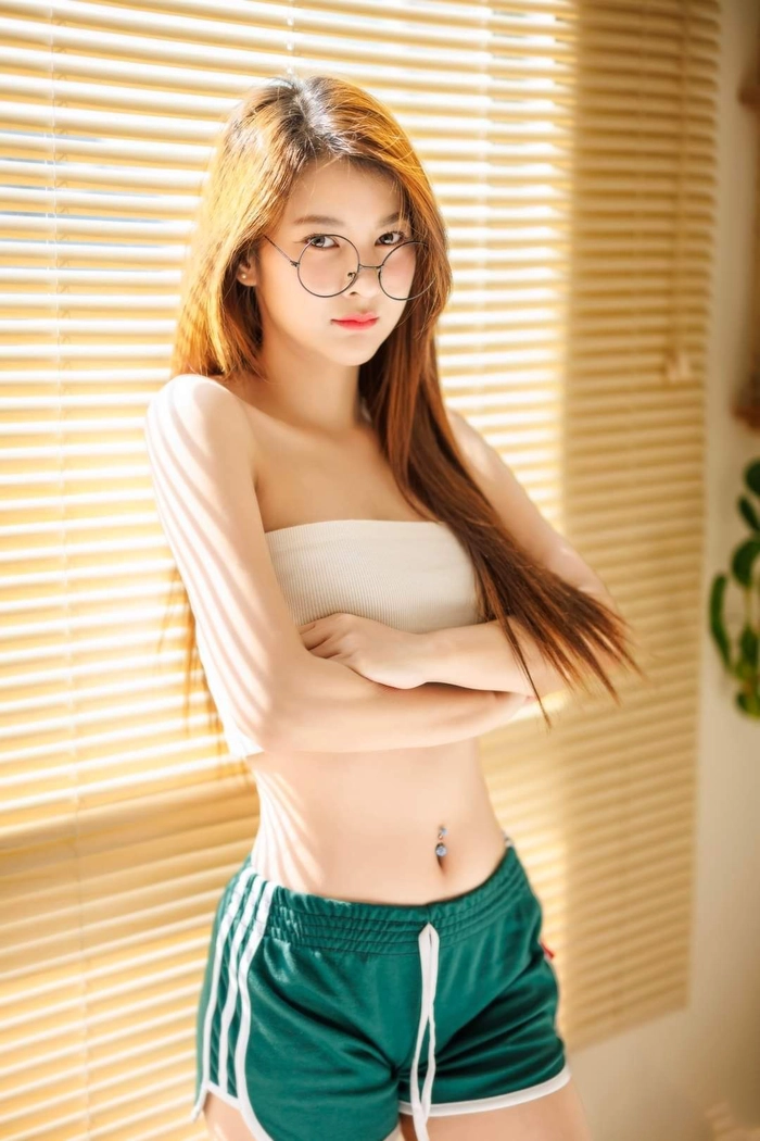 Ảnh gái thể thao mặc quần ngắn