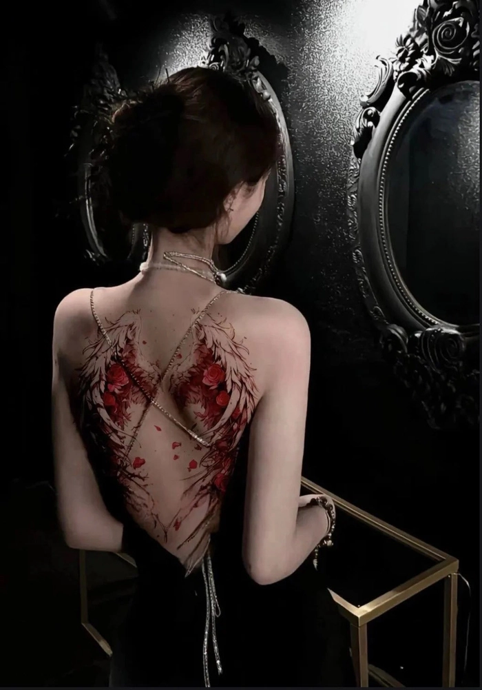 Ảnh gái xăm lưng quyến rũ