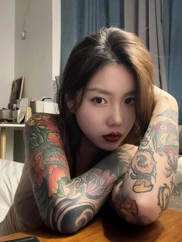 Ảnh gái xăm trổ quyến rũ