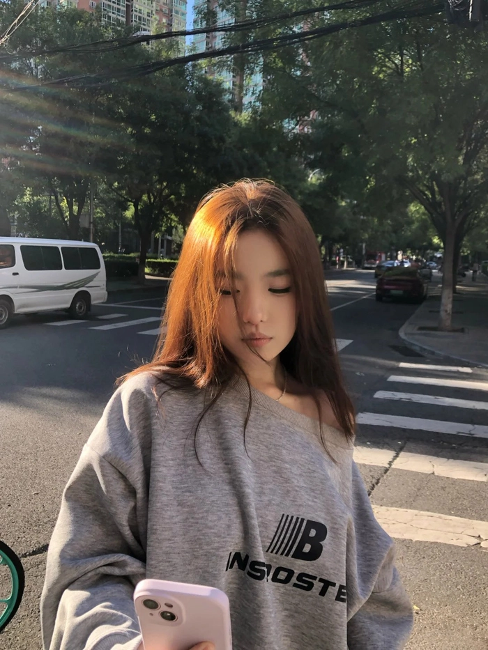 Ảnh gái xinh 2k8 che mặt