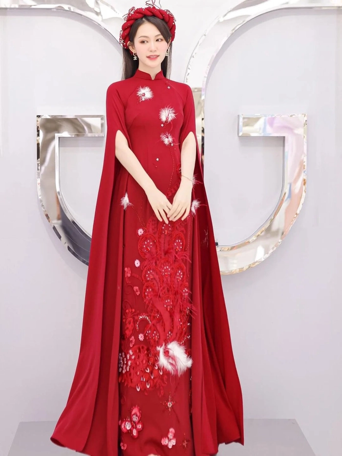 Ảnh gái xinh áo dài đỏ cho ngày trọng đại