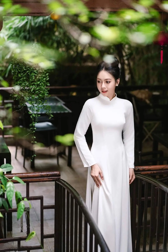 Ảnh gái xinh áo dài trắng tinh khôi