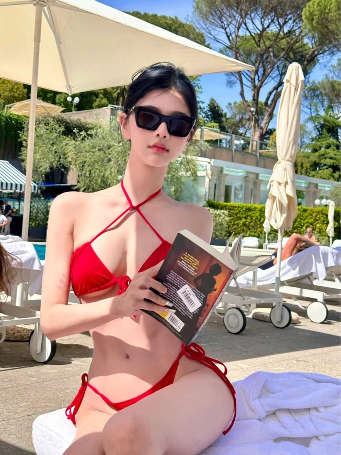 Ảnh gái xinh châu Âu bikini