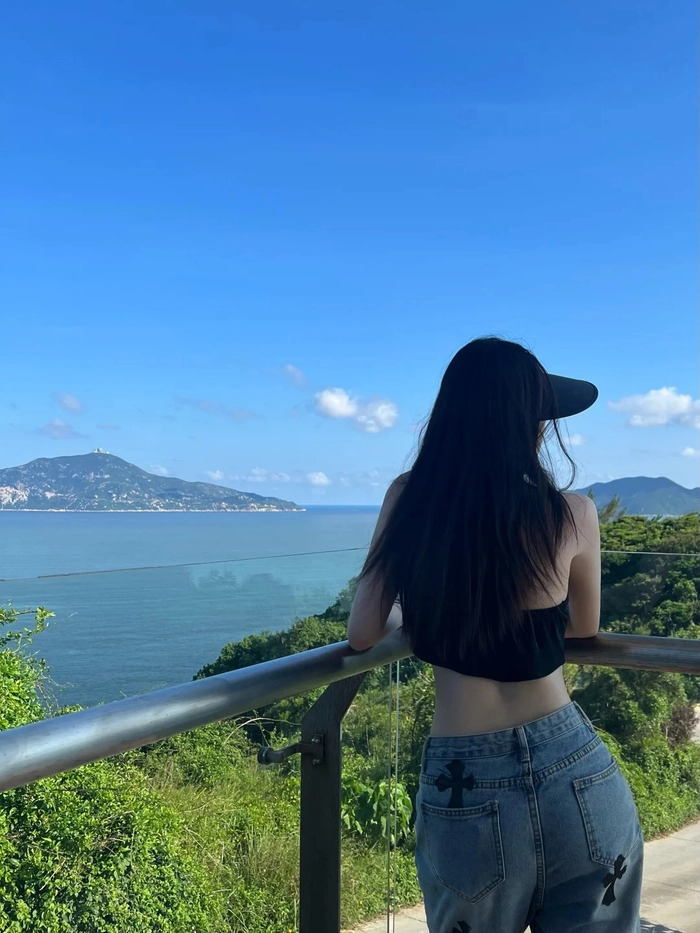 Ảnh gái xinh chụp quay lưng