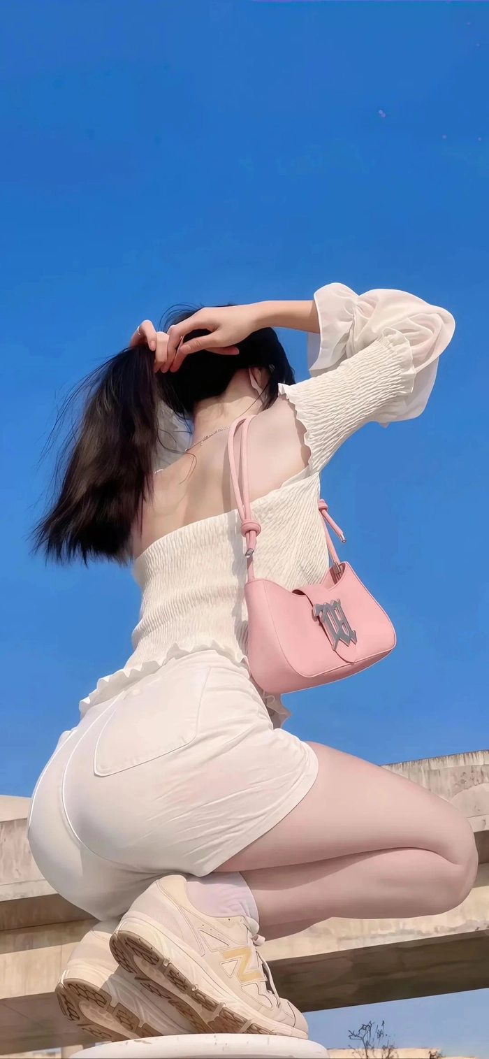 Ảnh gái xinh chụp sau lưng