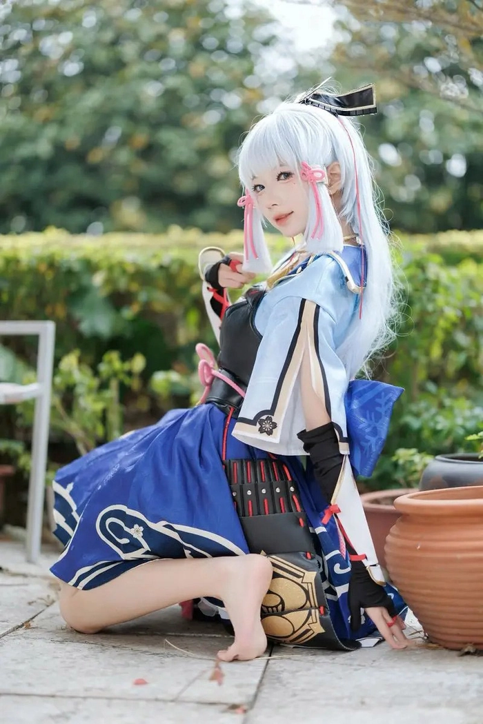 Ảnh gái xinh cosplay Genshin tạo dáng chuyên nghiệp
