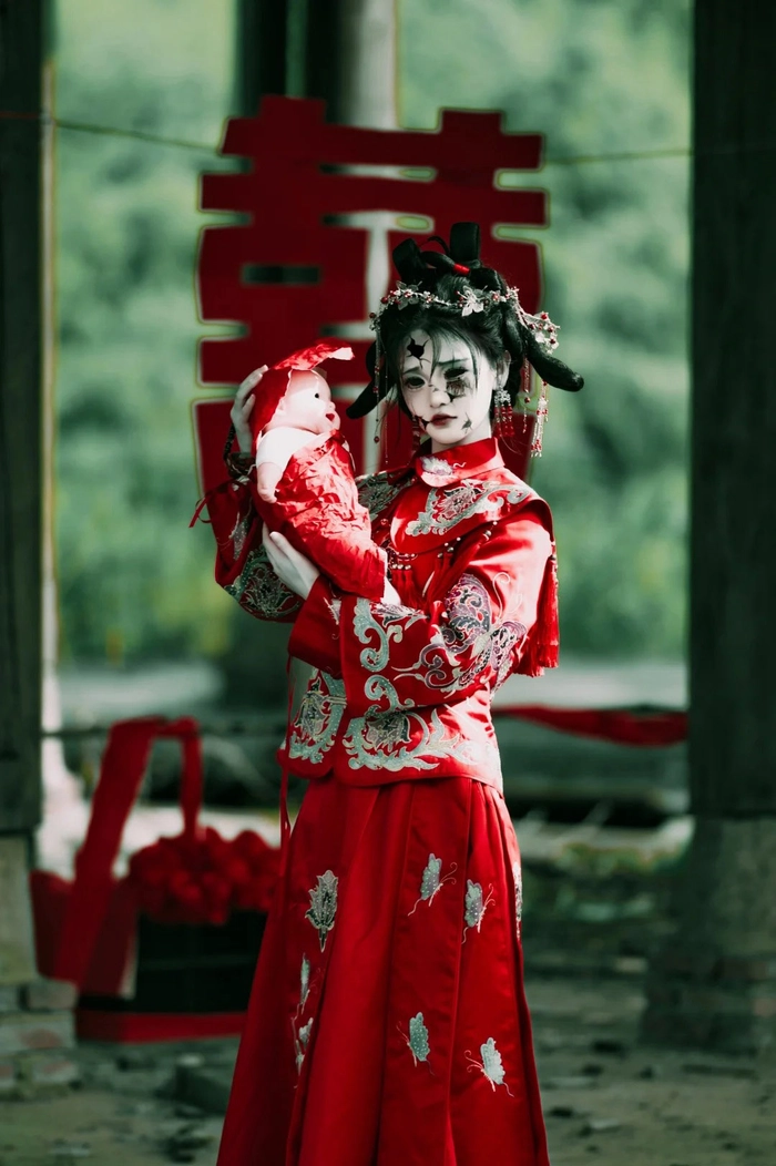 Ảnh gái xinh cosplay ma nữ đáng sợ