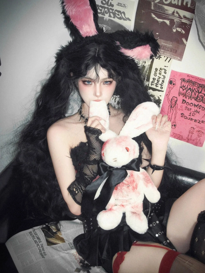 Ảnh gái xinh cosplay thỏ đen cực ngầu
