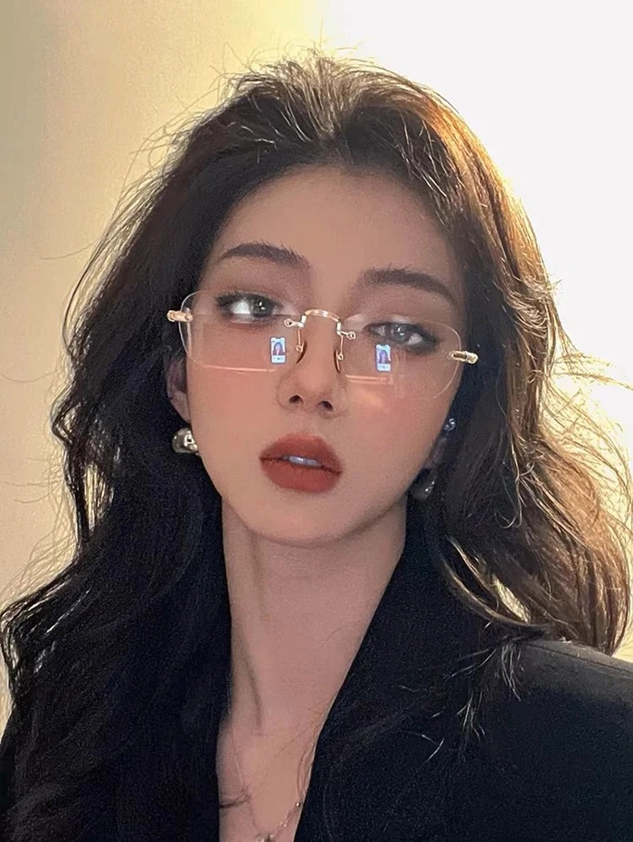 Ảnh gái xinh đeo kính hot tiktok