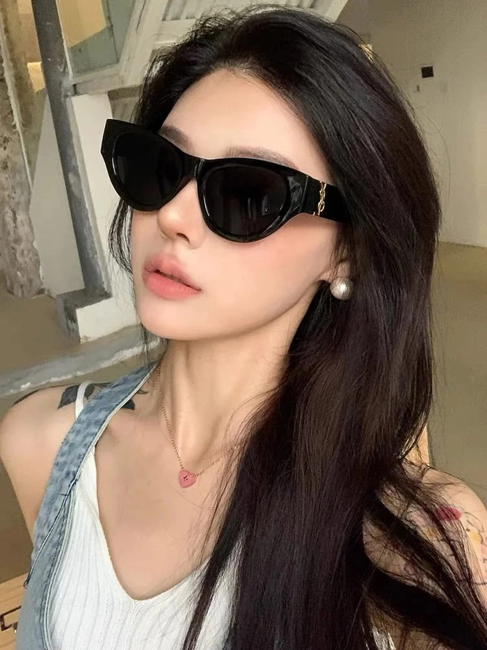 Ảnh gái xinh đeo kính râm