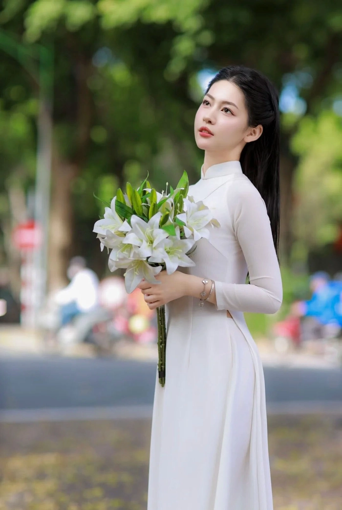 Ảnh gái xinh mặc áo dài mỏng