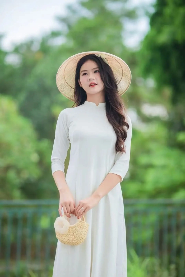 Ảnh gái xinh mặc áo dài trắng