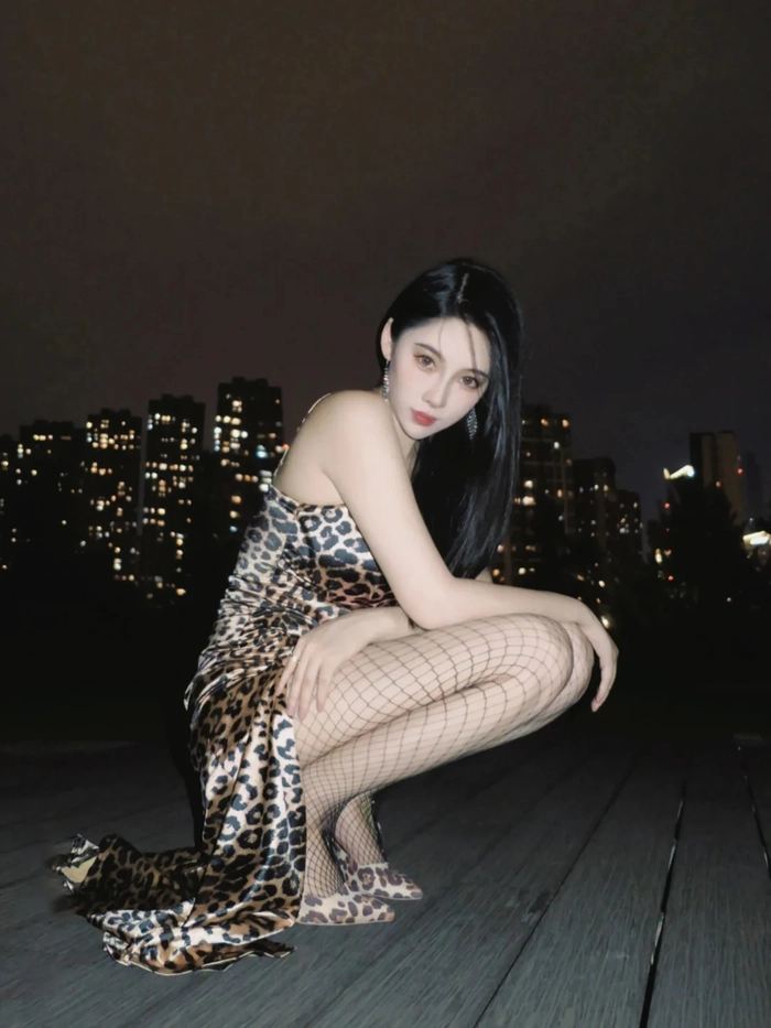 Ảnh gái xinh mặc quần tất sexy