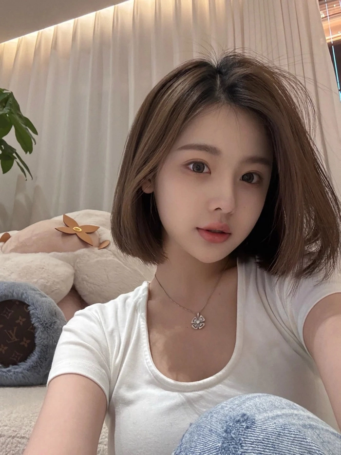 Ảnh gái xinh mặt baby tóc ngắn
