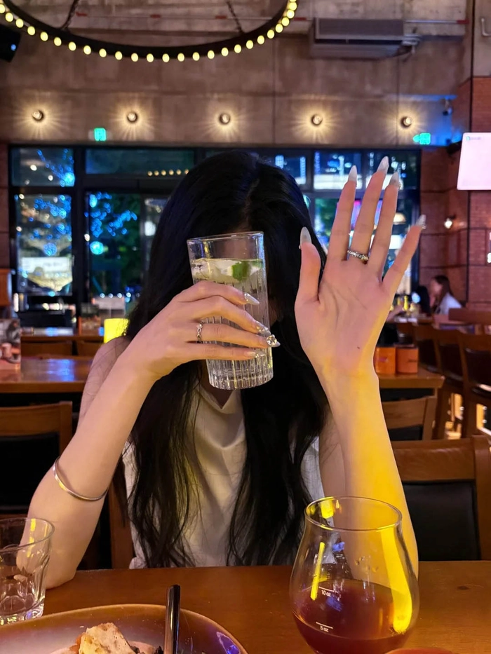 Ảnh gái xinh nhậu say rượu