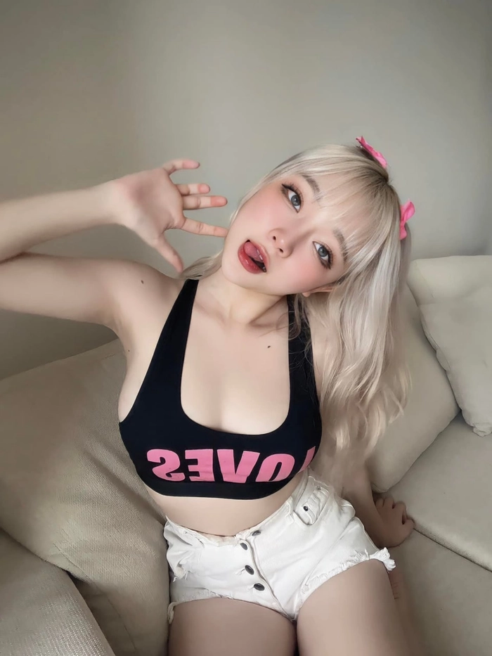 Ảnh gái xinh quần ngắn nhảy tiktok