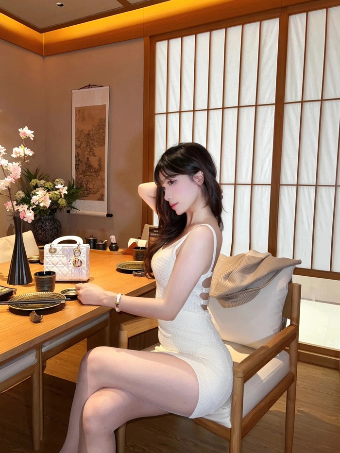 Ảnh gái xinh quay lưng gợi cảm