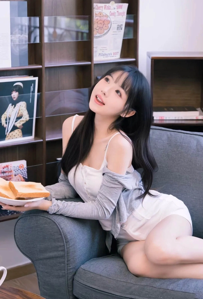 Ảnh gái xinh tóc dài diện váy ngắn