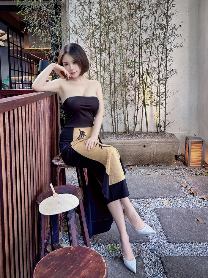 Ảnh gái xinh tóc ngắn đi học
